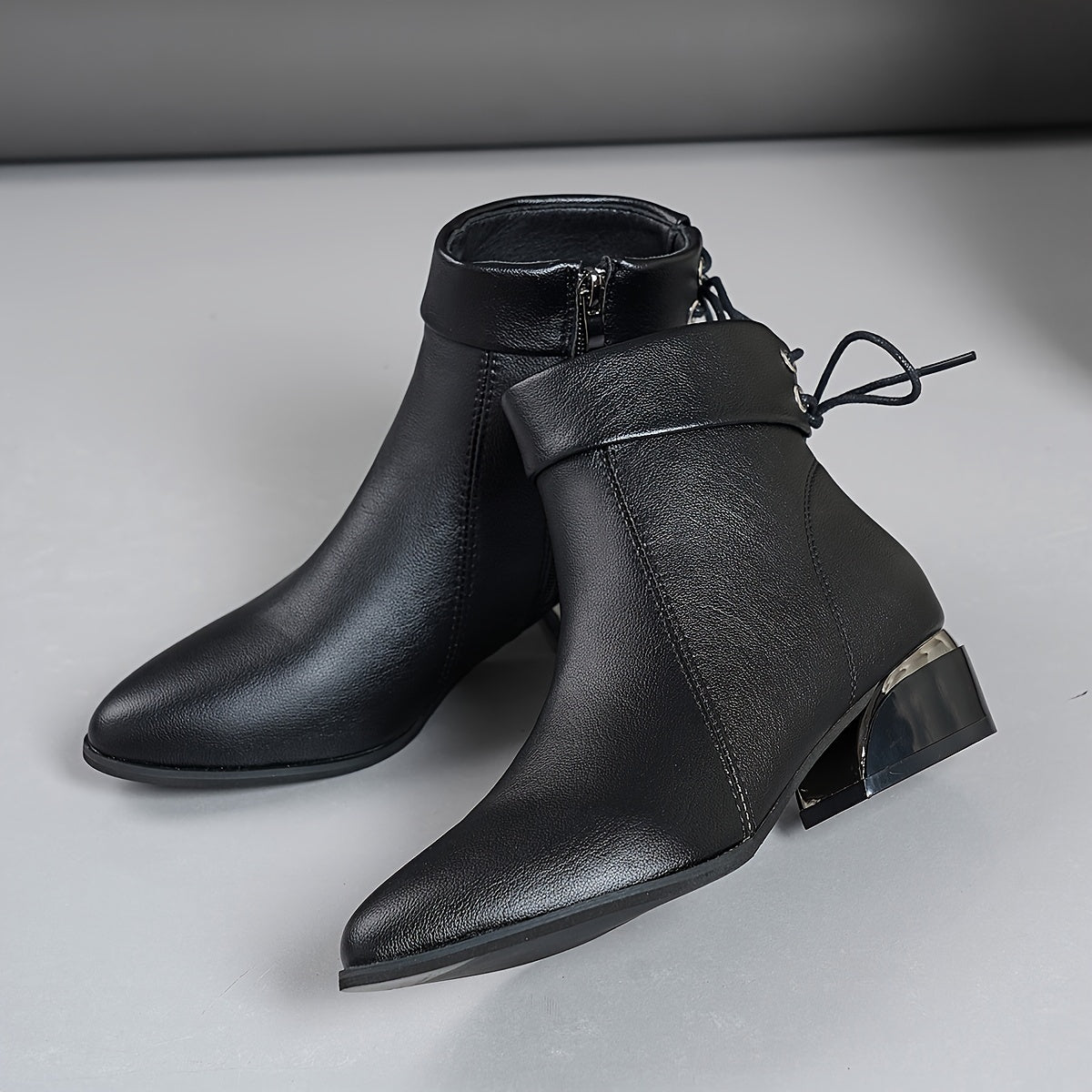 Damen Stiefelette Schwarz mit Reißverschluss & Metallic-Detail