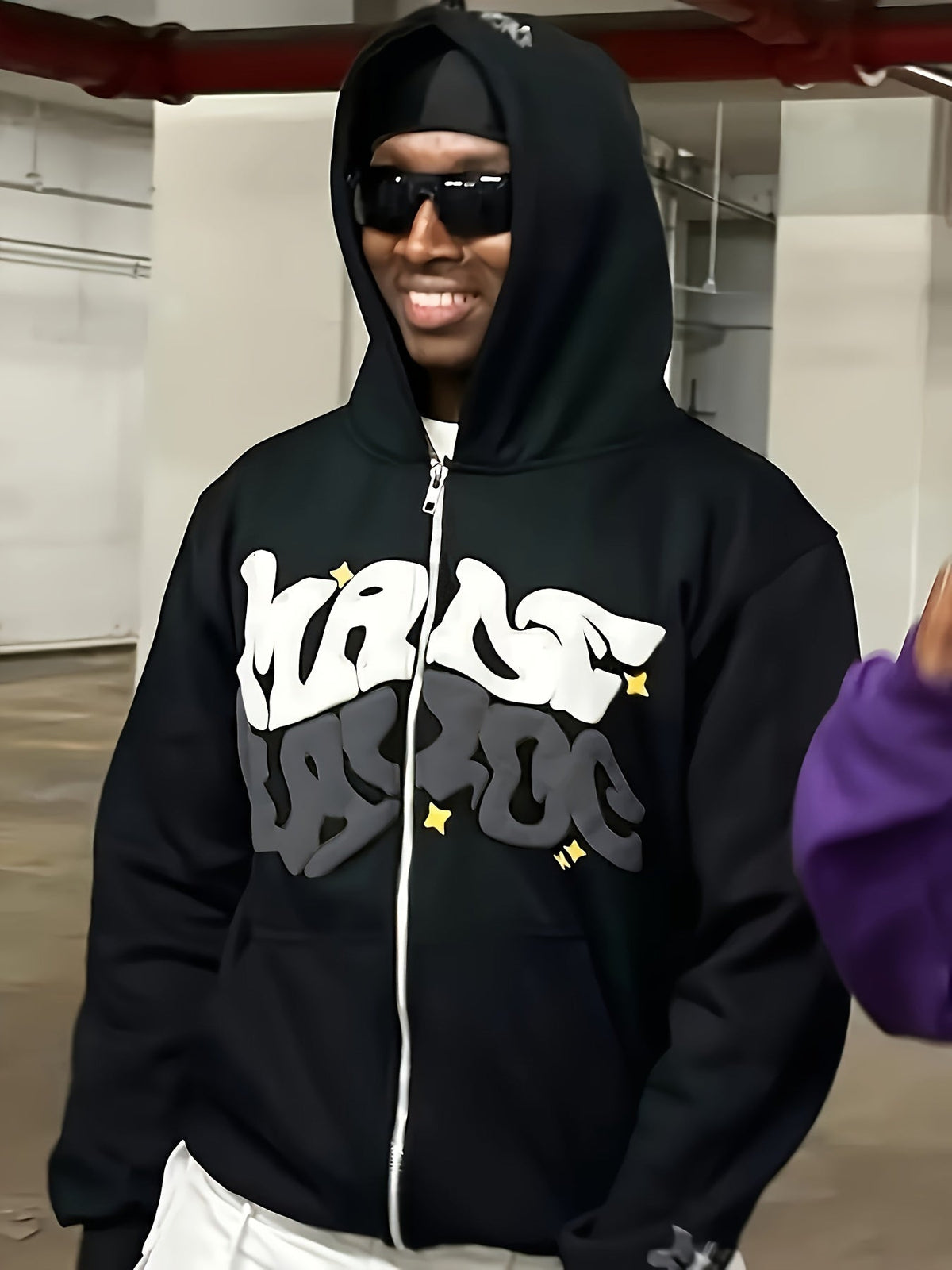 Unisex Kapuzenjacke mit Reißverschluss, Schwarz, auffälligem Schriftzug & Sternen-Motiv