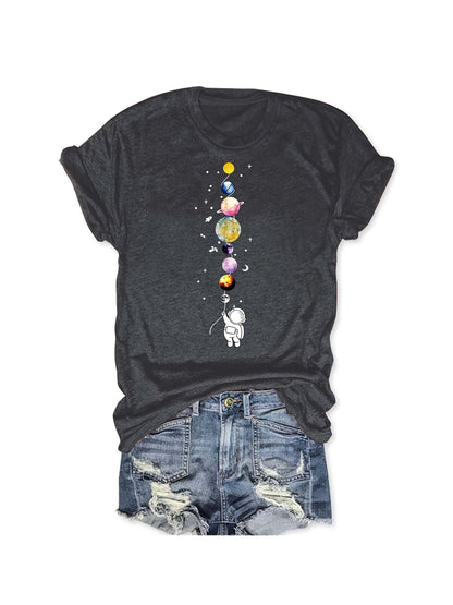 Damen T-Shirt mit Astronaut und Planeten Grafik – Stilvolles Freizeitshirt für Weltraumfans