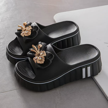 Damen Plateau-Slides mit floraler Applikation und modernem Design – Modische Freizeitsandalen