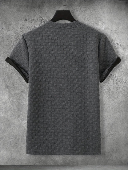 Herren T-Shirt mit Strukturmuster und modernem Patch – Freizeit & Urban Style