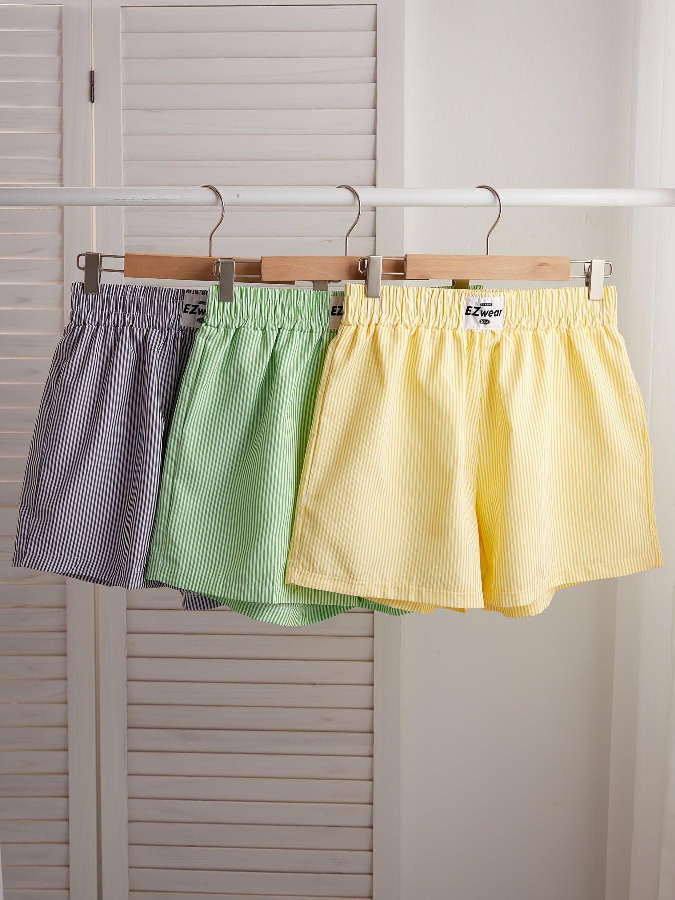 Damen Pyjama Shorts Set mit Streifenmuster – Bequeme Freizeitshorts für Zuhause und Schlaf