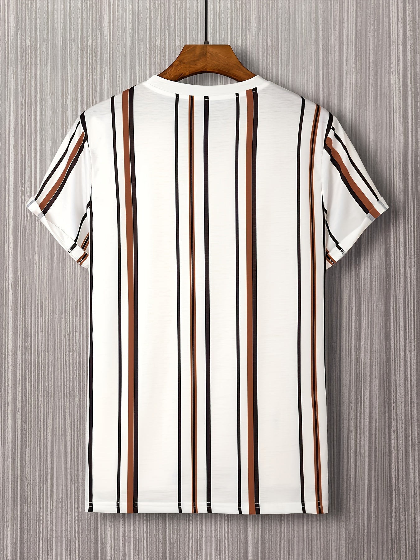 Herren T-Shirt mit vertikalem Streifenmuster und modernem Grafik-Print – Trendiges Freizeitshirt für Alltag und Ausgehen