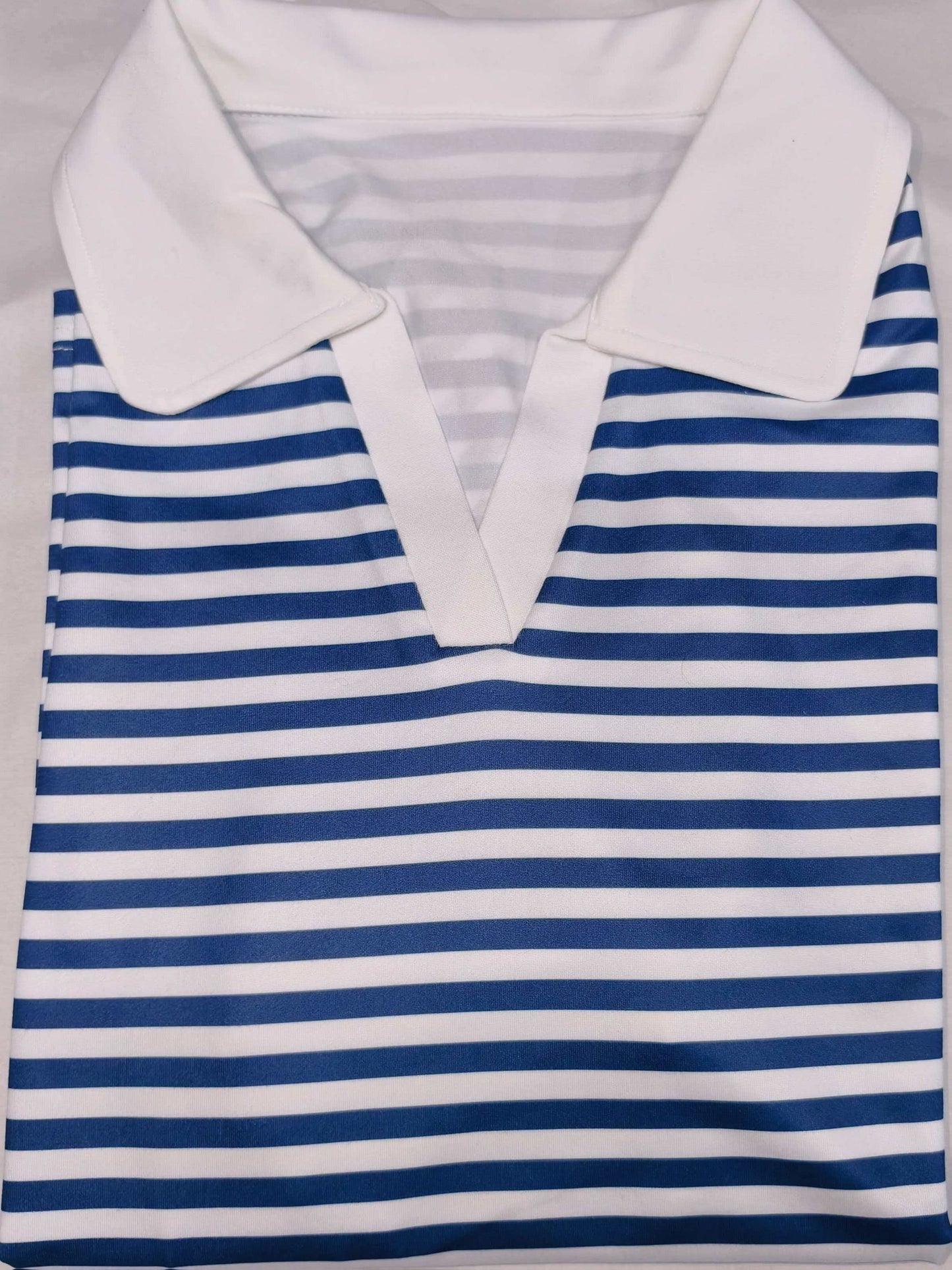 Damen Polo Shirt mit Streifenmuster und V-Ausschnitt – Eleganter Freizeit-Look