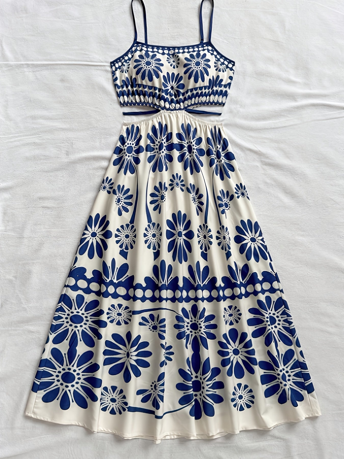 Damen Maxikleid mit Blumenmuster und Cut-Out-Detail – Eleganter Sommerstil