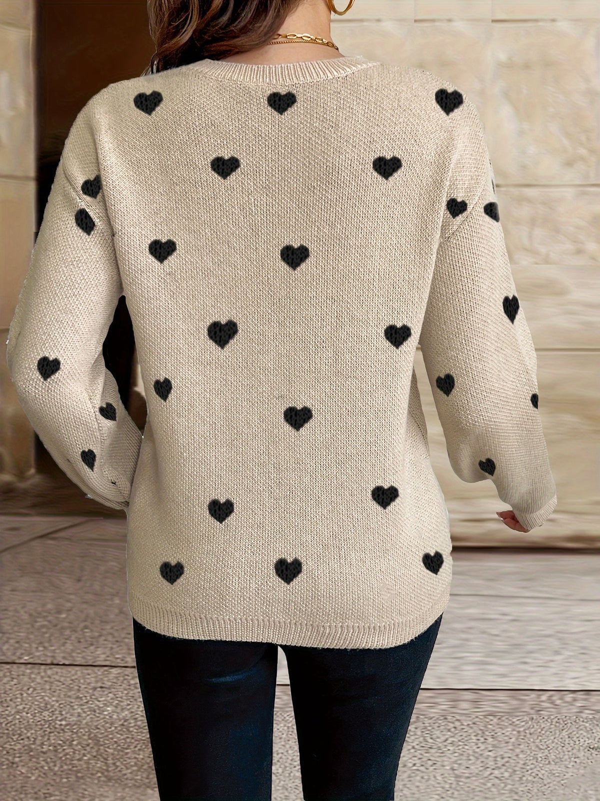 Damen Pullover Beige mit schwarzen Herz-Applikationen