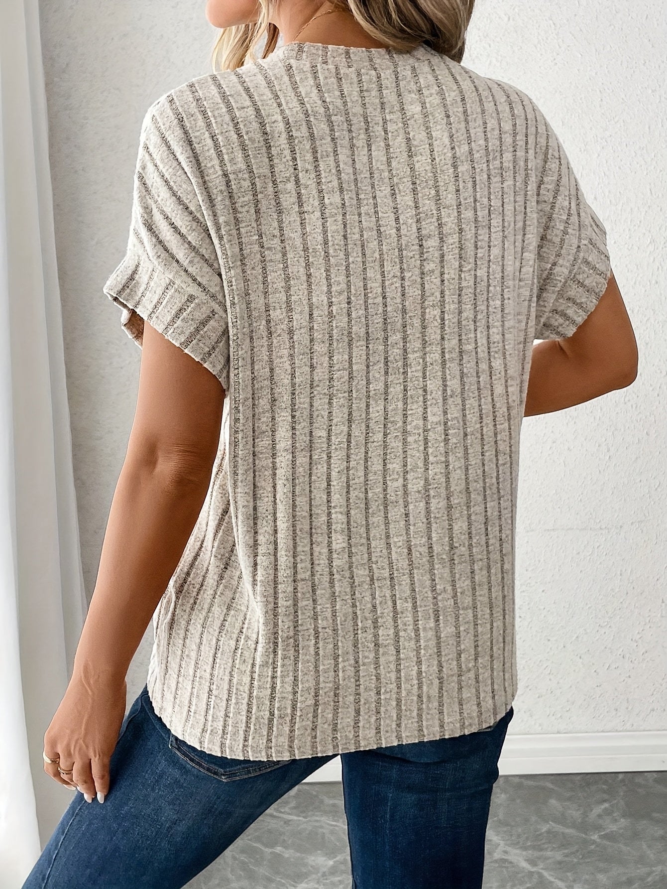 Damen Strick-T-Shirt mit Streifenmuster – Lässiger und eleganter Alltagsstil