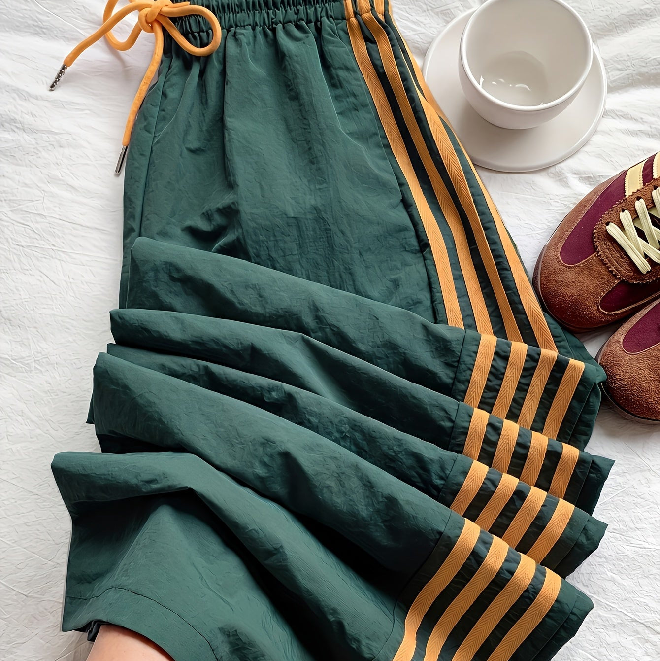 Damen Weitbeinige Athleisure Hose mit Streifen und Kordelzug – Sportlich & Lässig