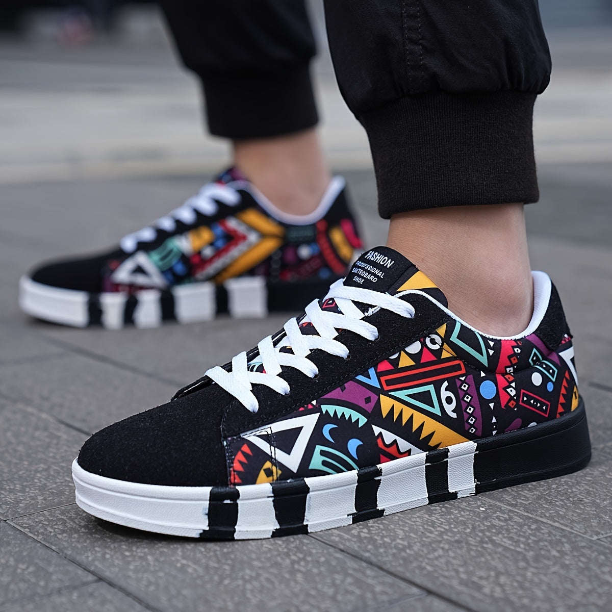 Herren Sneaker mit geometrischem Muster – Urbaner Freizeitschuh, Streetstyle, Outdoor