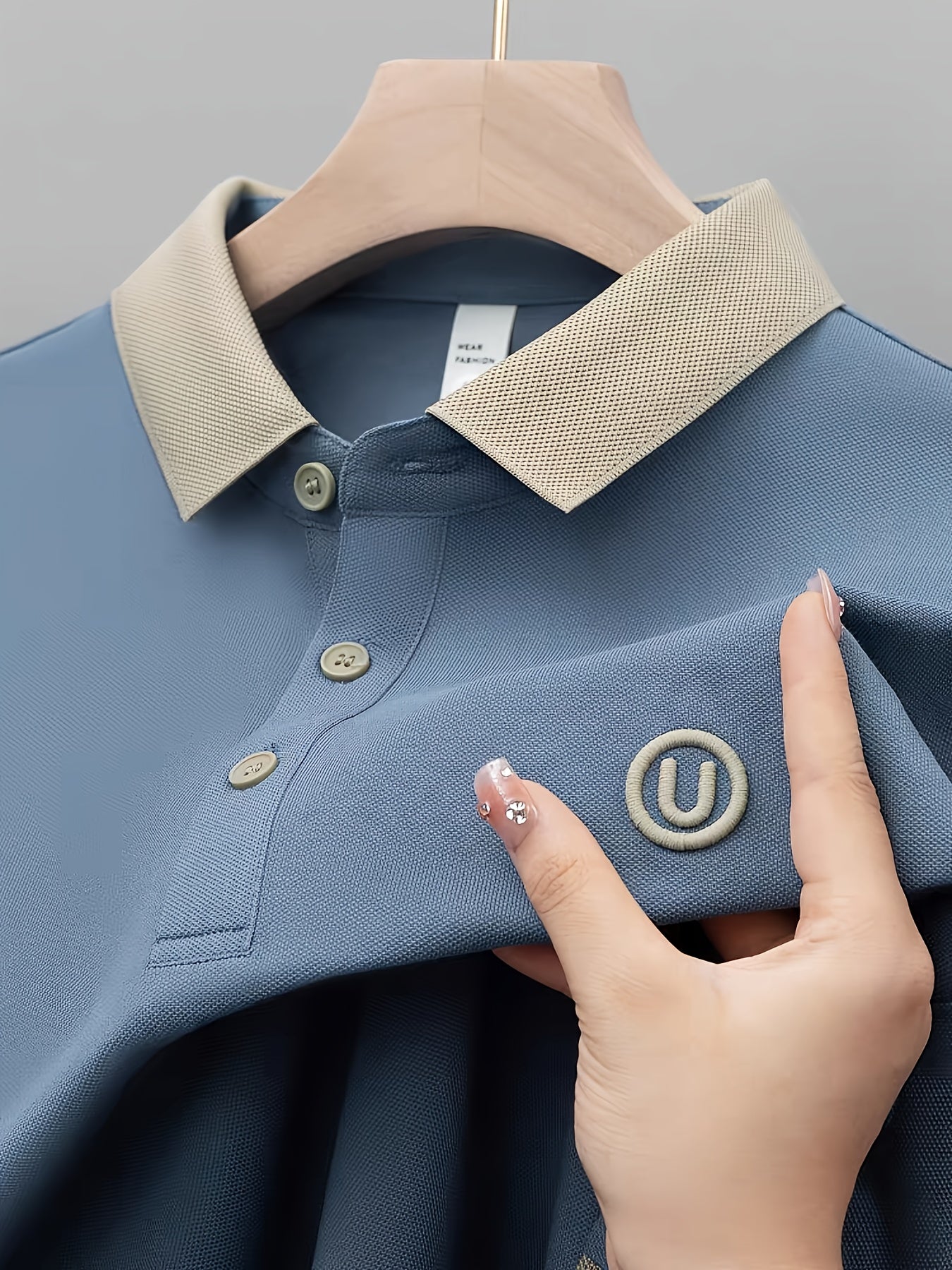 Herren Poloshirt mit Kontrastkragen und Sticklogo – Casual Style für Alltag und Freizeit
