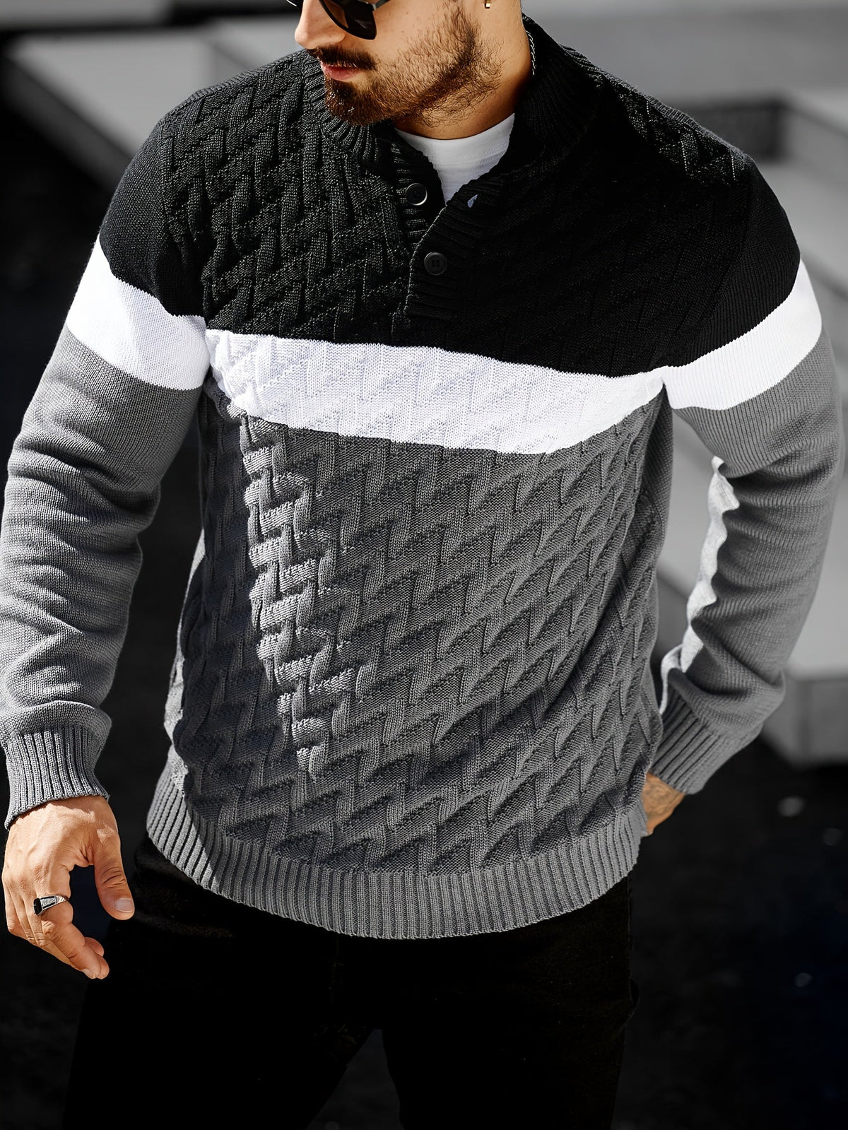 Herren Grobstrickpullover mit Stehkragen und Knopfleiste, mehrfarbig