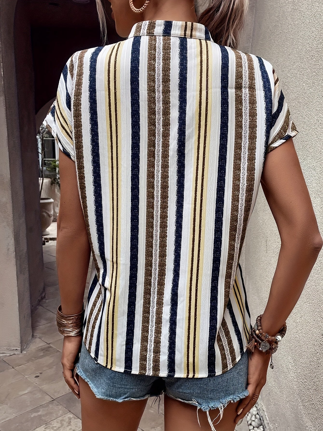 Damen Sommer Blusenshirt mit Streifenmuster und V-Ausschnitt – Eleganter Freizeitstil