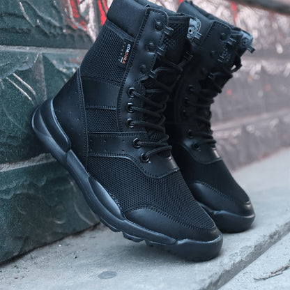 Schwarze knöchelhohe Schnürstiefel mit Profilsohle und Mesh-Einsätzen