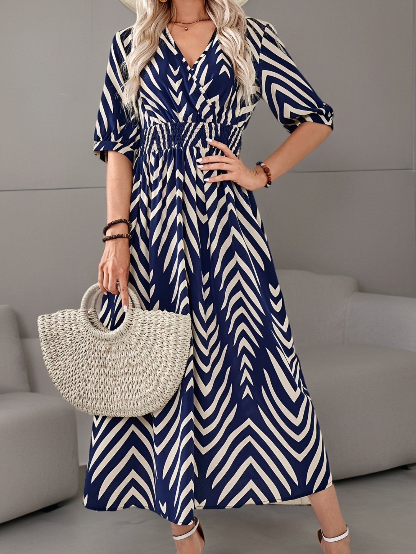 Damen Maxikleid mit Chevron-Muster und Wickelausschnitt – Eleganter Alltags- und Anlasslook