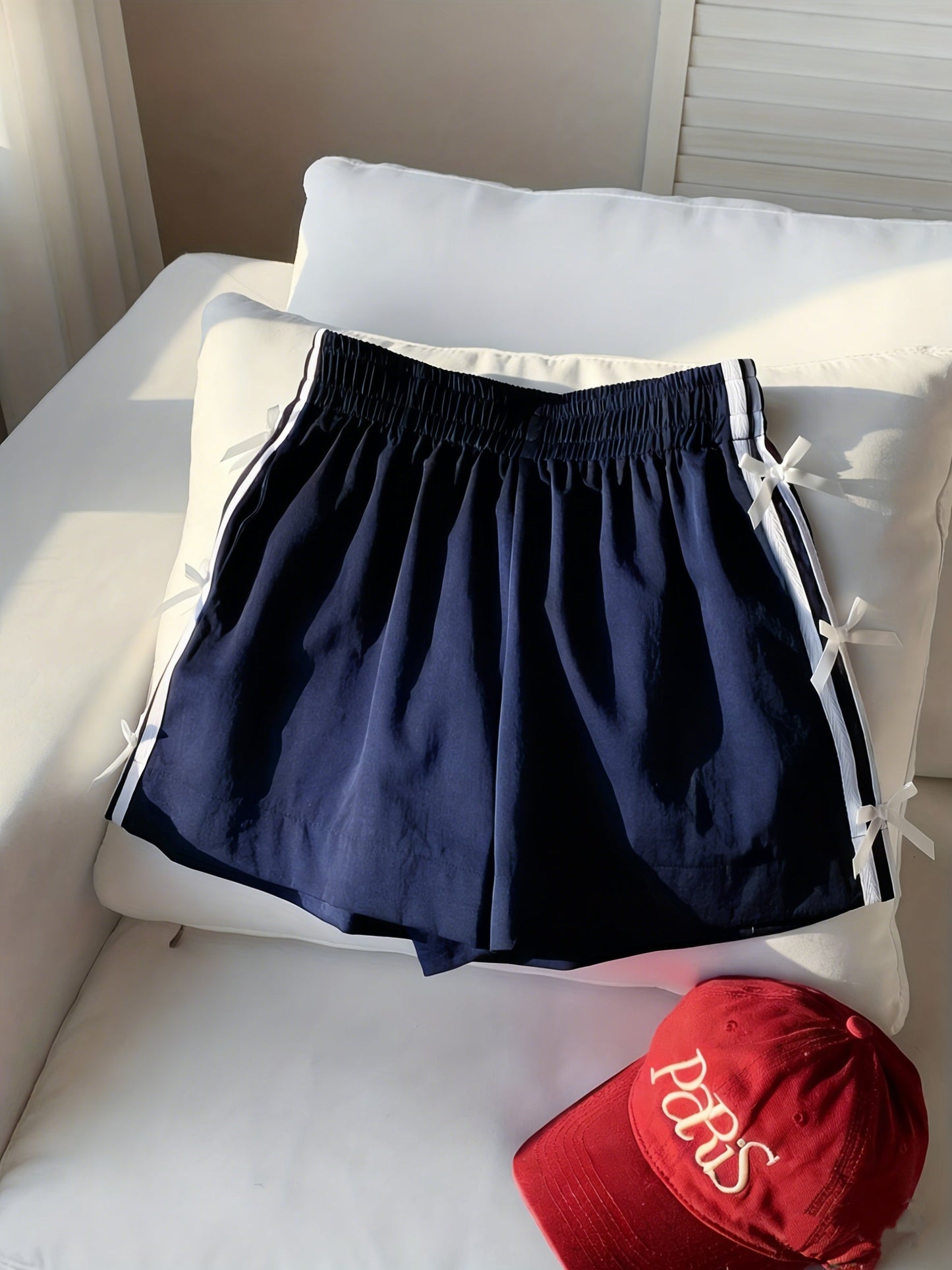 Damen Freizeitshorts mit Schleifen und Streifen – Lässiger Sommer-Look für Urlaub und Alltag