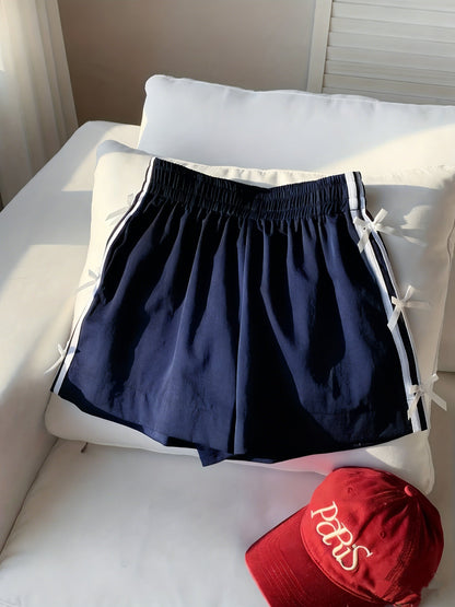 Damen Freizeitshorts mit Schleifen und Streifen – Lässiger Sommer-Look für Urlaub und Alltag
