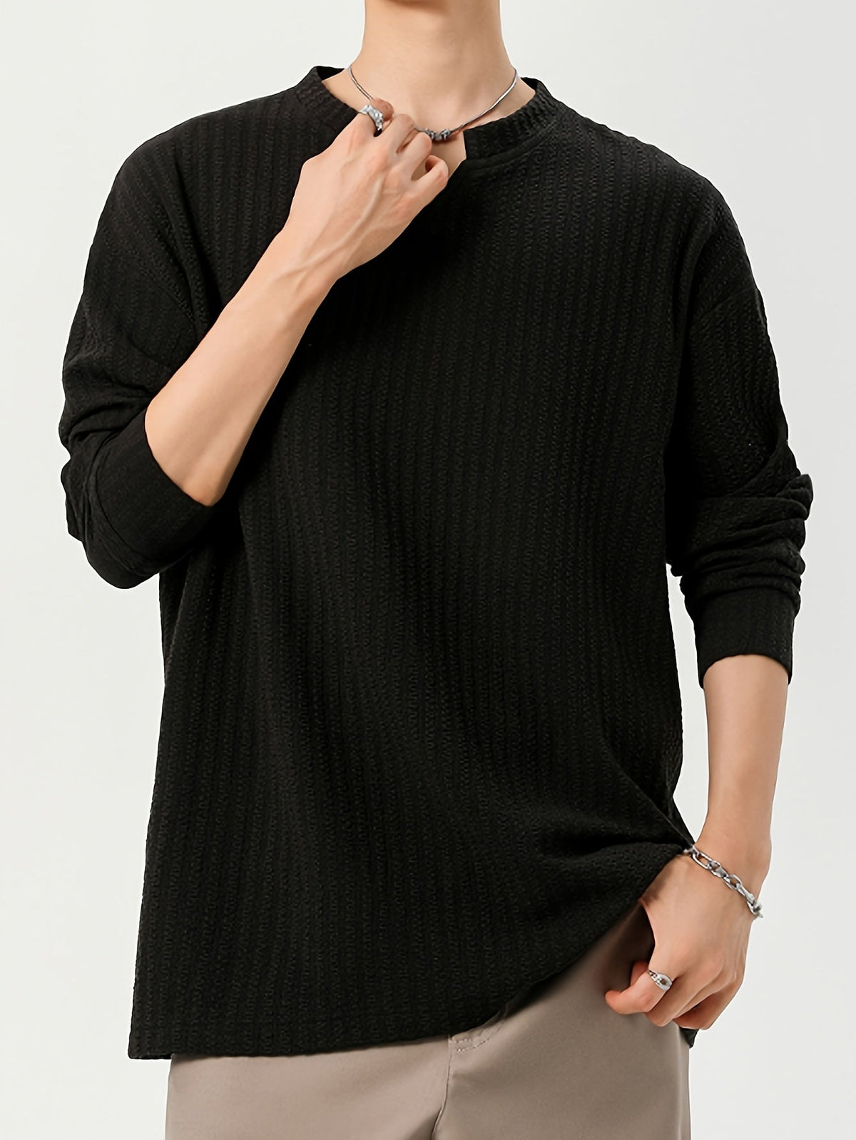 Herren Langarmshirt mit V-Ausschnitt, strukturiert, in Creme-Weiß