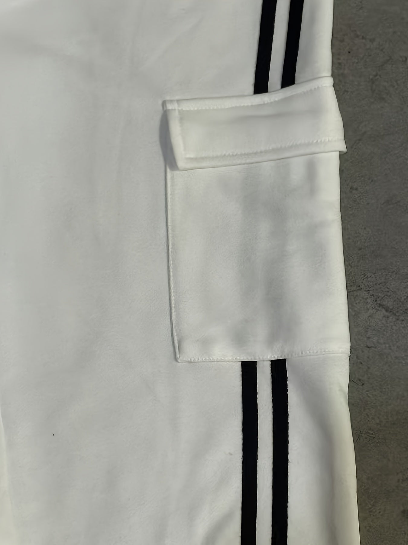 Herren Cargo Jogginghose mit Streifen und Taschen – Streetwear Stil, Relaxed Fit