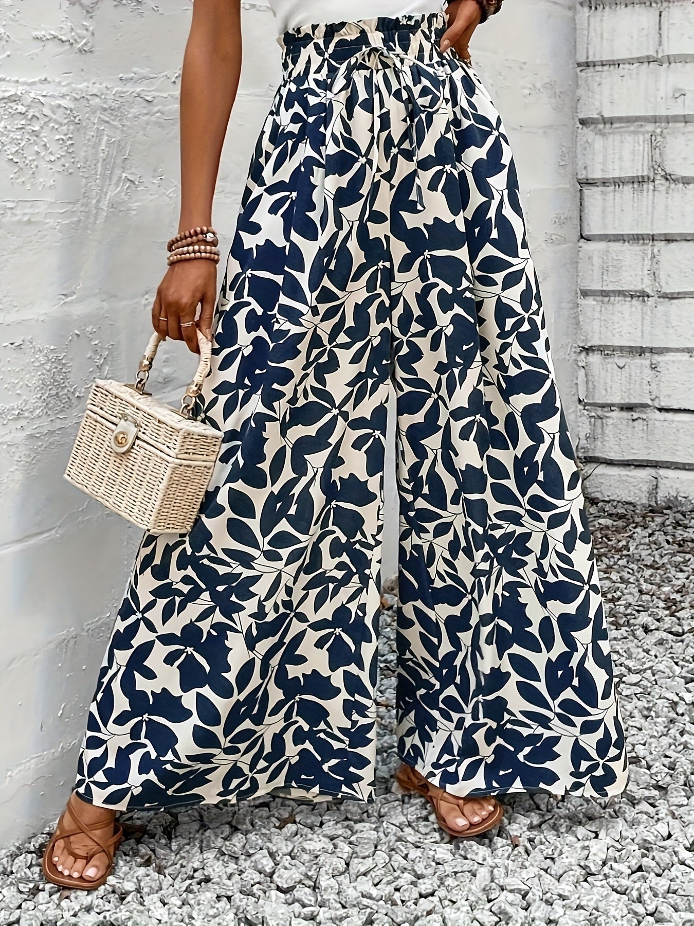 Damen Weitbeinige Paperbag-Hose mit Tropischem Blattmuster für Elegante Freizeit- und Urlaubslooks