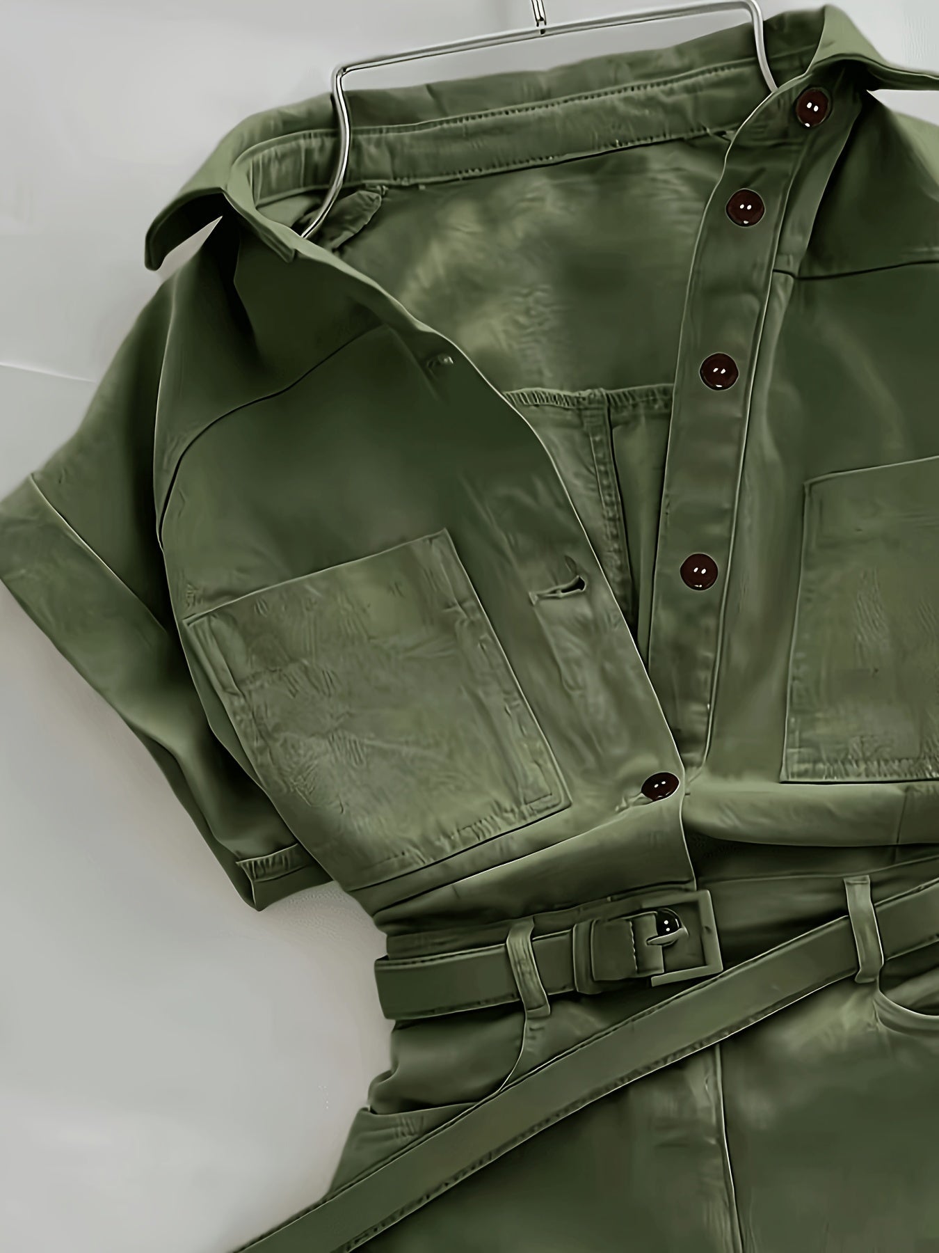 Damen Utility-Style Jumpsuit mit Gürtel und Knopfleiste – Modischer Einteiler für Freizeit und Alltag