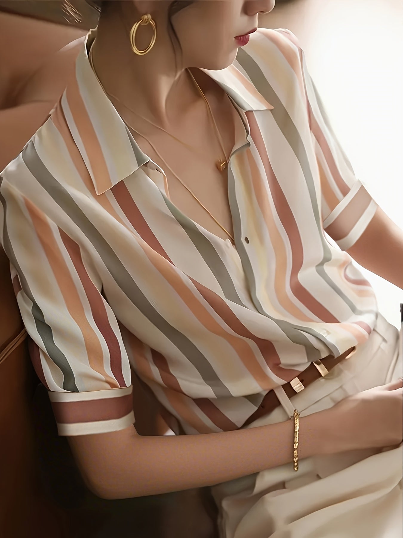 Damen Bluse mit Streifenmuster – Elegante Business- und Freizeitbluse, Kurzarm, Modernes Design