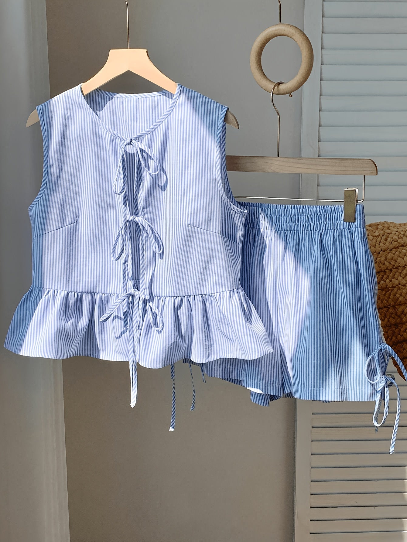 Damen Zweiteiler Set mit Schleifen und Streifen – Verspieltes Sommer Outfit