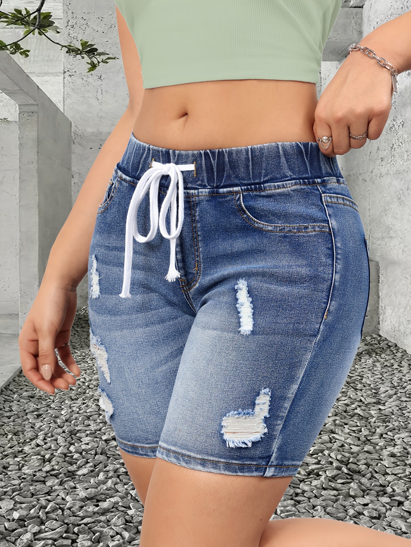 Damen Bermuda Shorts im Destroyed Look mit Kordelzug – Perfekt für Freizeit und Sommer