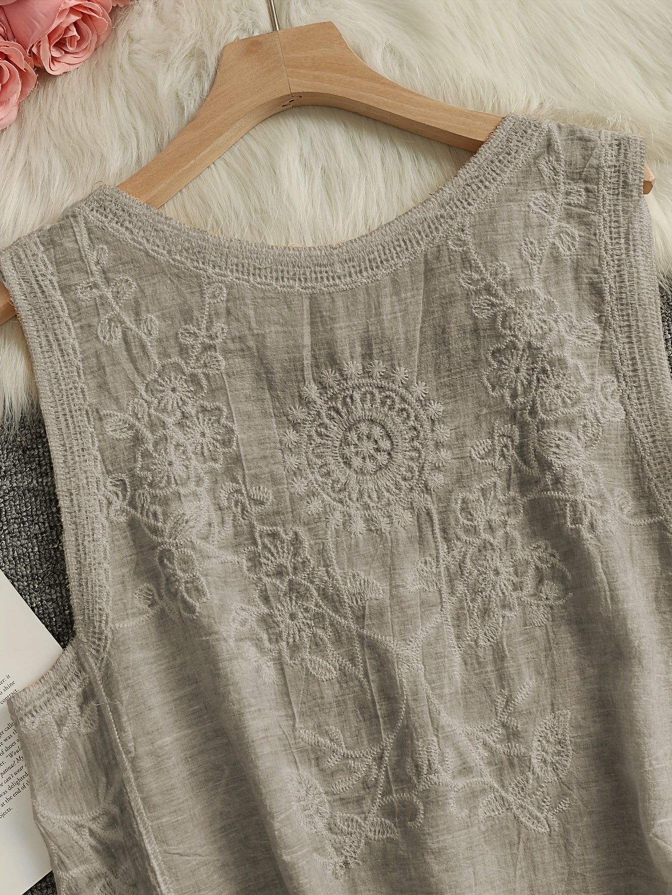 Damen Boho Stickerei Top mit Blumenmuster und Spitzenkante – Ärmelloses Sommer Tanktop für Freizeit und besondere Anlässe