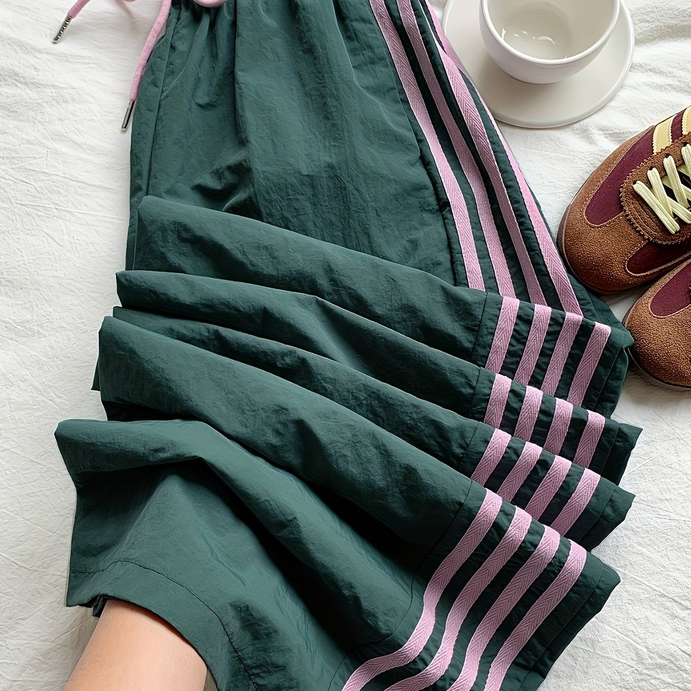 Damen Weitbeinige Athleisure Hose mit Streifen und Kordelzug – Sportlich & Lässig