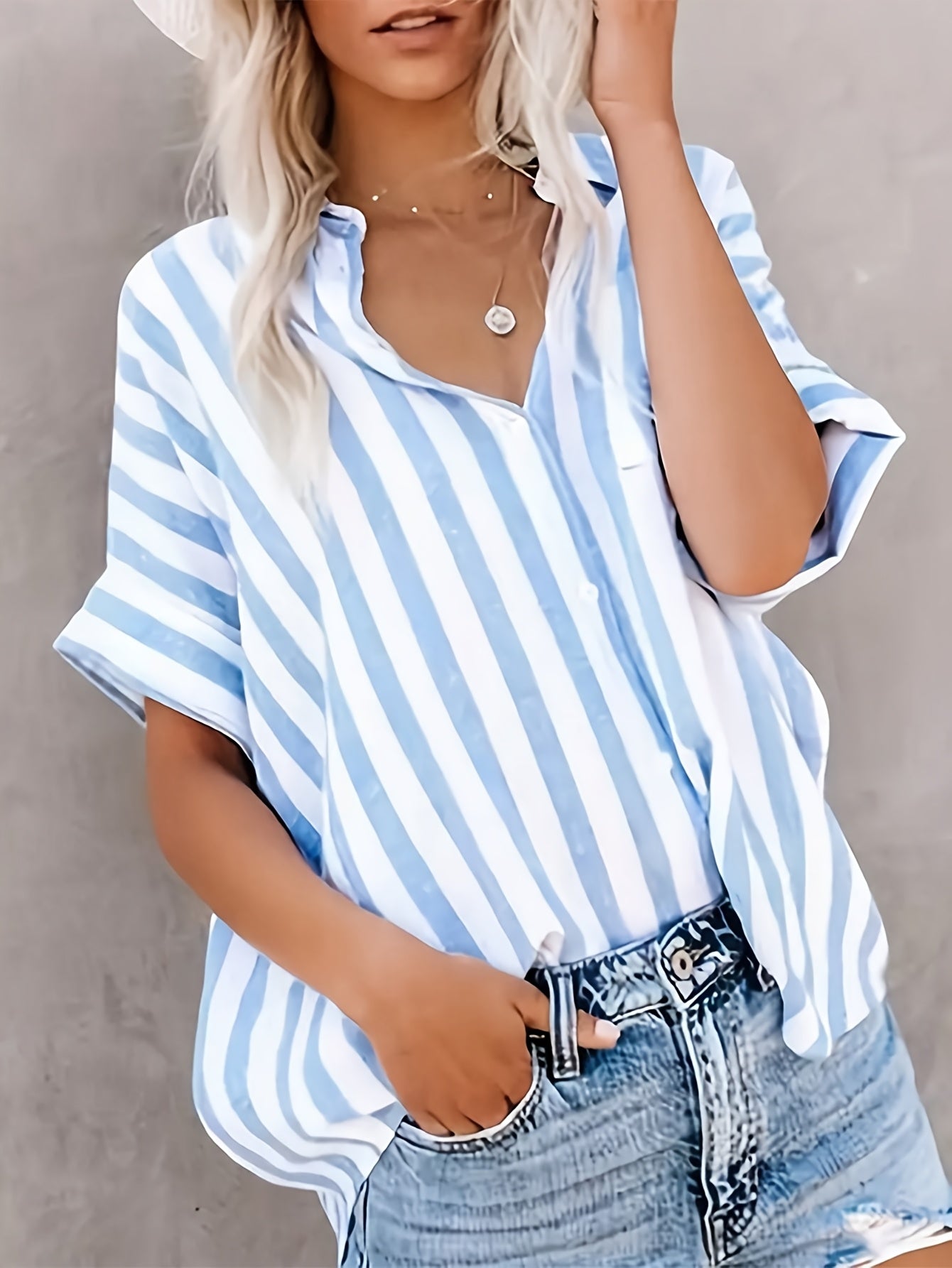 Damen Sommerbluse im Streifen-Look – Lässige Hemdbluse für Freizeit und Urlaub