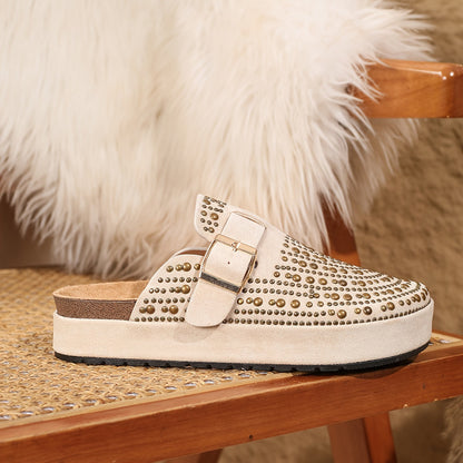 Damen Plateau Clogs mit Nieten – Modische Slip-On Schuhe für Alltag und Freizeit