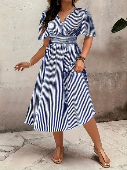 Damen Elegantes Streifenkleid mit Wickeloptik und Sommer-Flair – Perfekt für festliche Anlässe oder Alltag