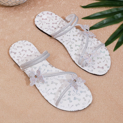 Damen Sandalen mit Schmetterlingsapplikation und Strass – Flache Riemchensandalen für festliche Anlässe und Alltag