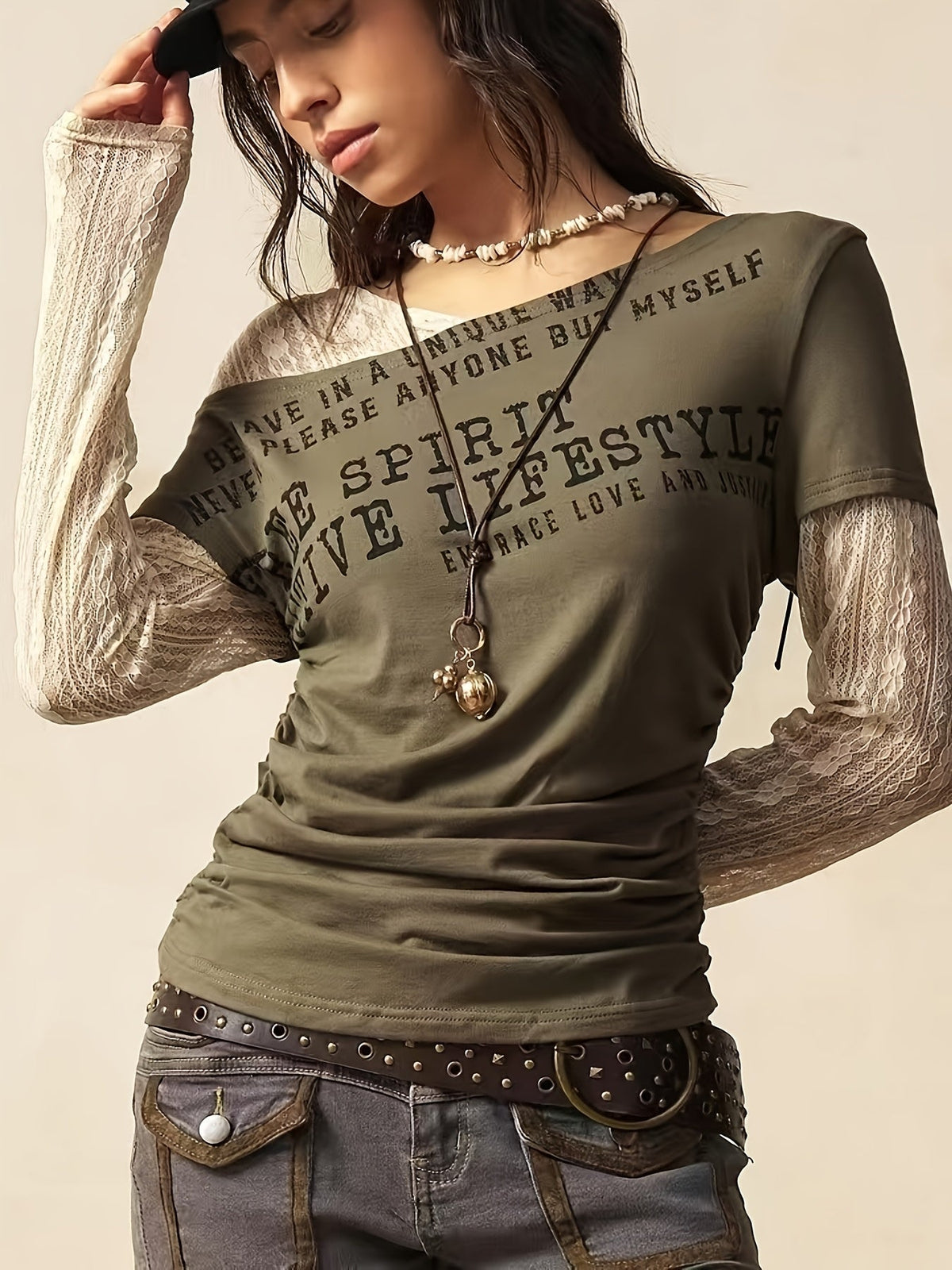 Damen Off-Shoulder T-Shirt mit Schriftzug & geraffter Taille