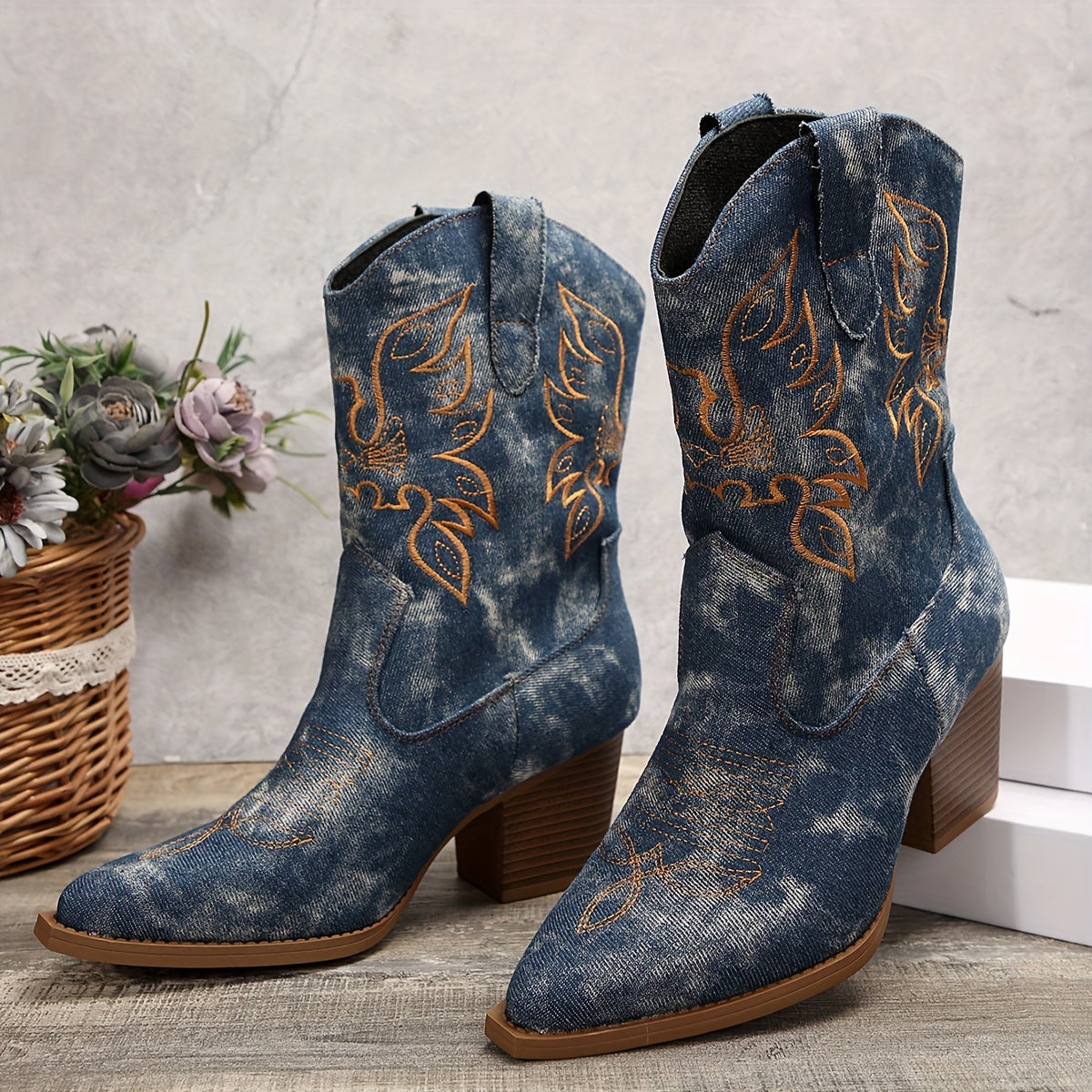 Cowboy Stiefel mit Absatz für Damen, Spitzer Zeh, Besticktes Obermaterial in Denim-Optik