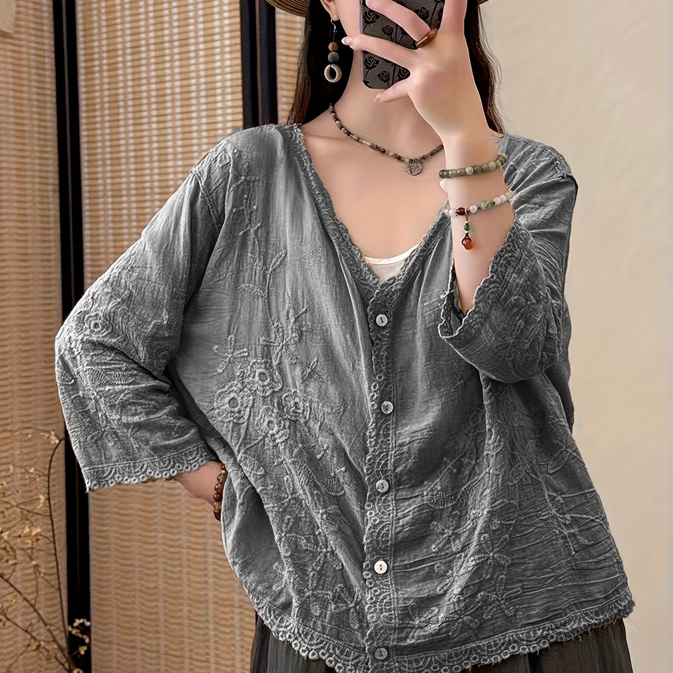 Damen Kurzarm Bluse mit V-Ausschnitt, Stickerei & Spitzenbesatz, Knopfleiste