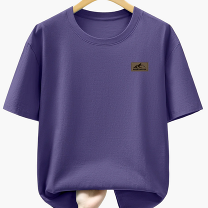 Herren T-Shirt mit dezentem Mountain Patch – Freizeit & Alltag, moderner Look