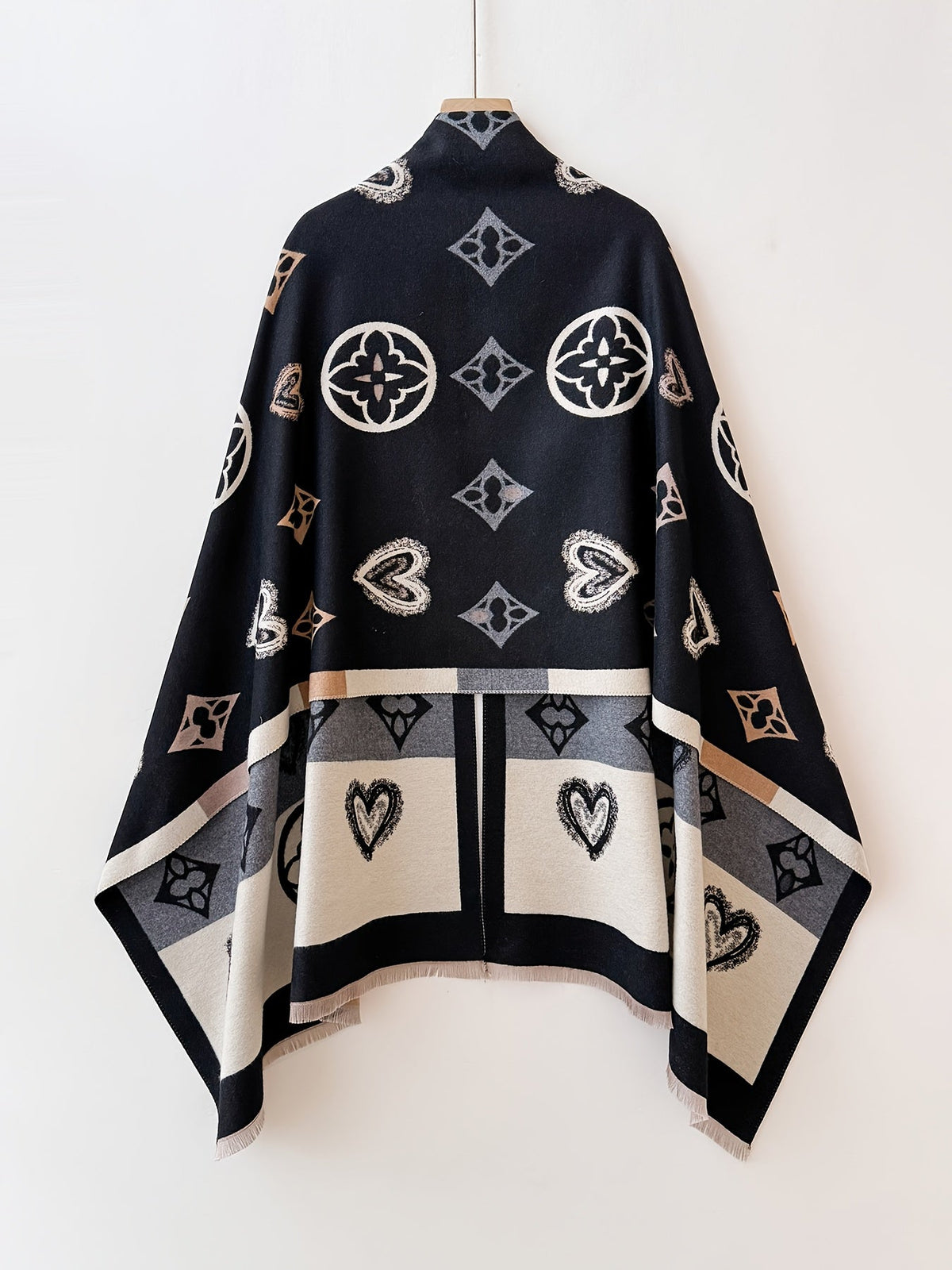 Damen Poncho mit Herz- und Muster-Print, Weicher Umhang mit Fransen, Einheitsgröße