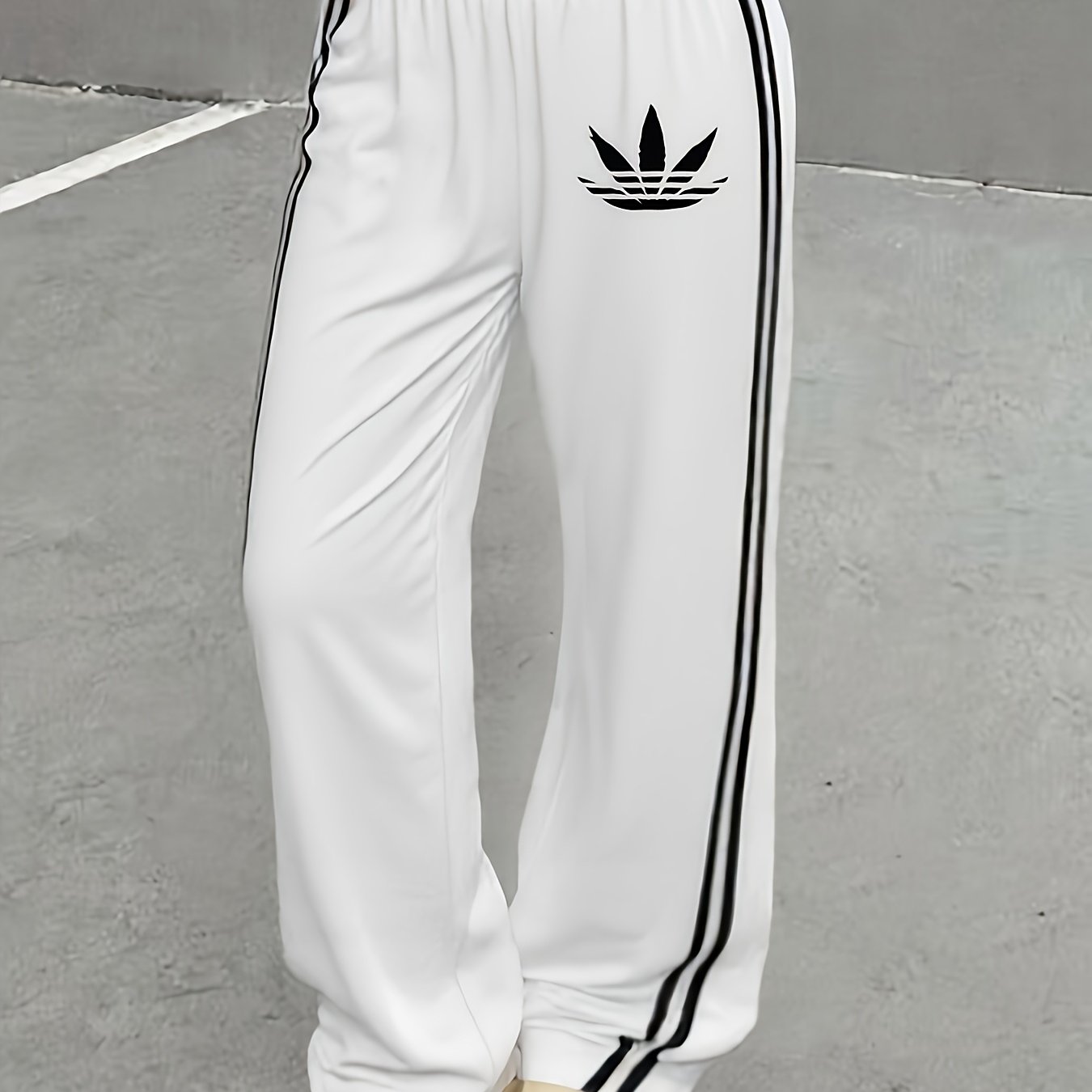 Damen Weite Sporthose mit Streifen und Retro-Look