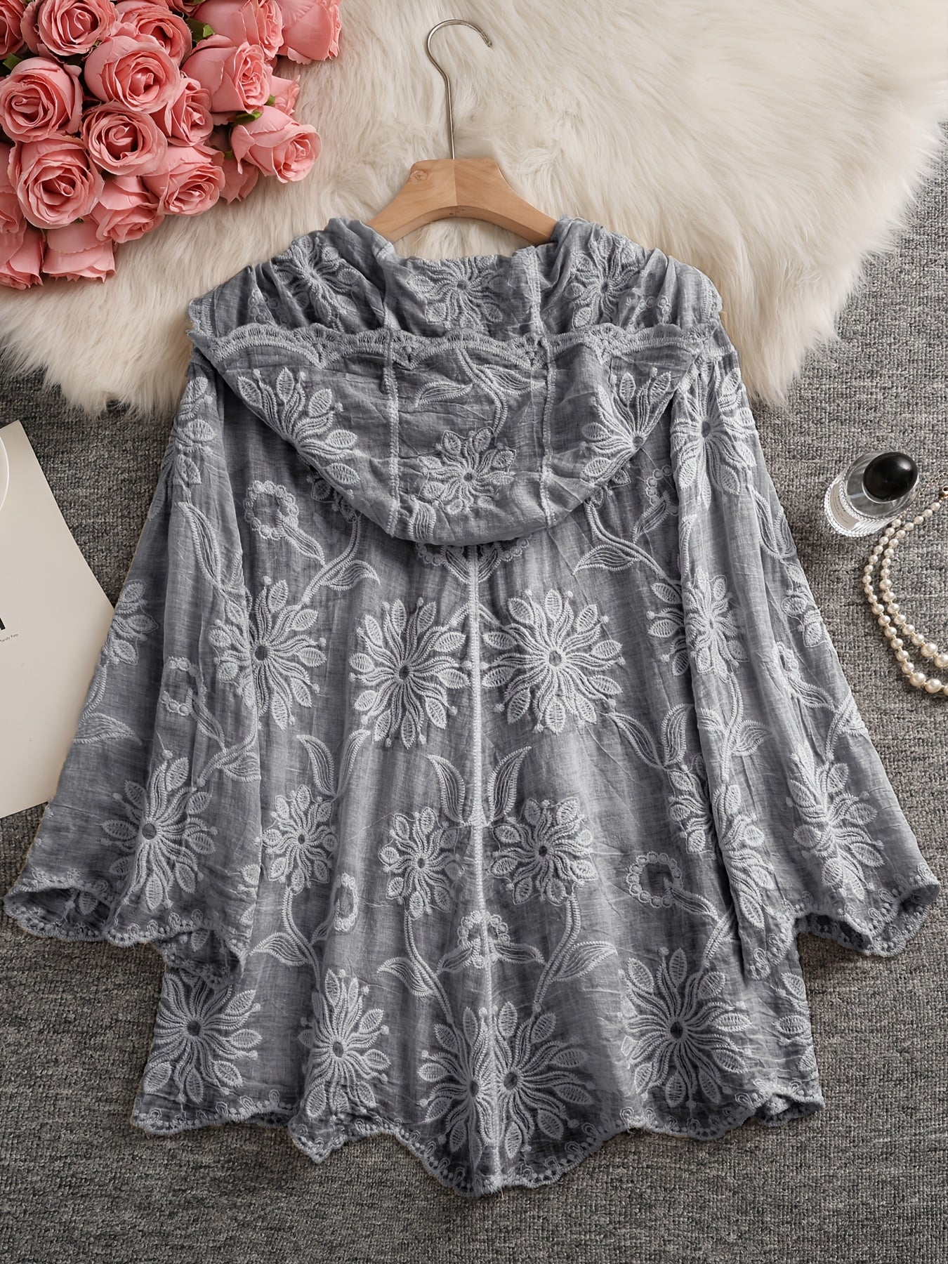 Damen Bluse Langarm mit Kapuze, Besticktes Blumenmuster, Knopfleiste