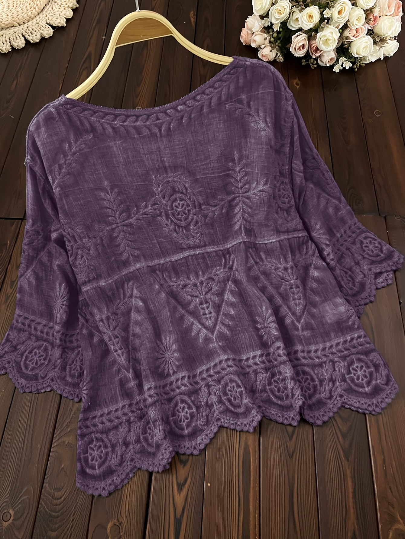 Damen Bluse mit Stickerei und V-Ausschnitt, 3/4-Ärmel, Knopfleiste