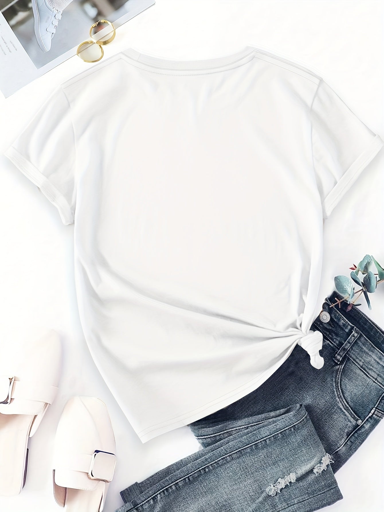 Damen T-Shirt mit Lavendel-Blumenprint – Künstlerisches Freizeitshirt für Alltag und besondere Anlässe
