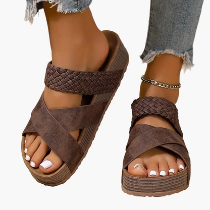Damen Plateau-Sandalen mit Flecht- und Kreuzriemen – Modische Sommerschuhe für Alltag und Urlaub