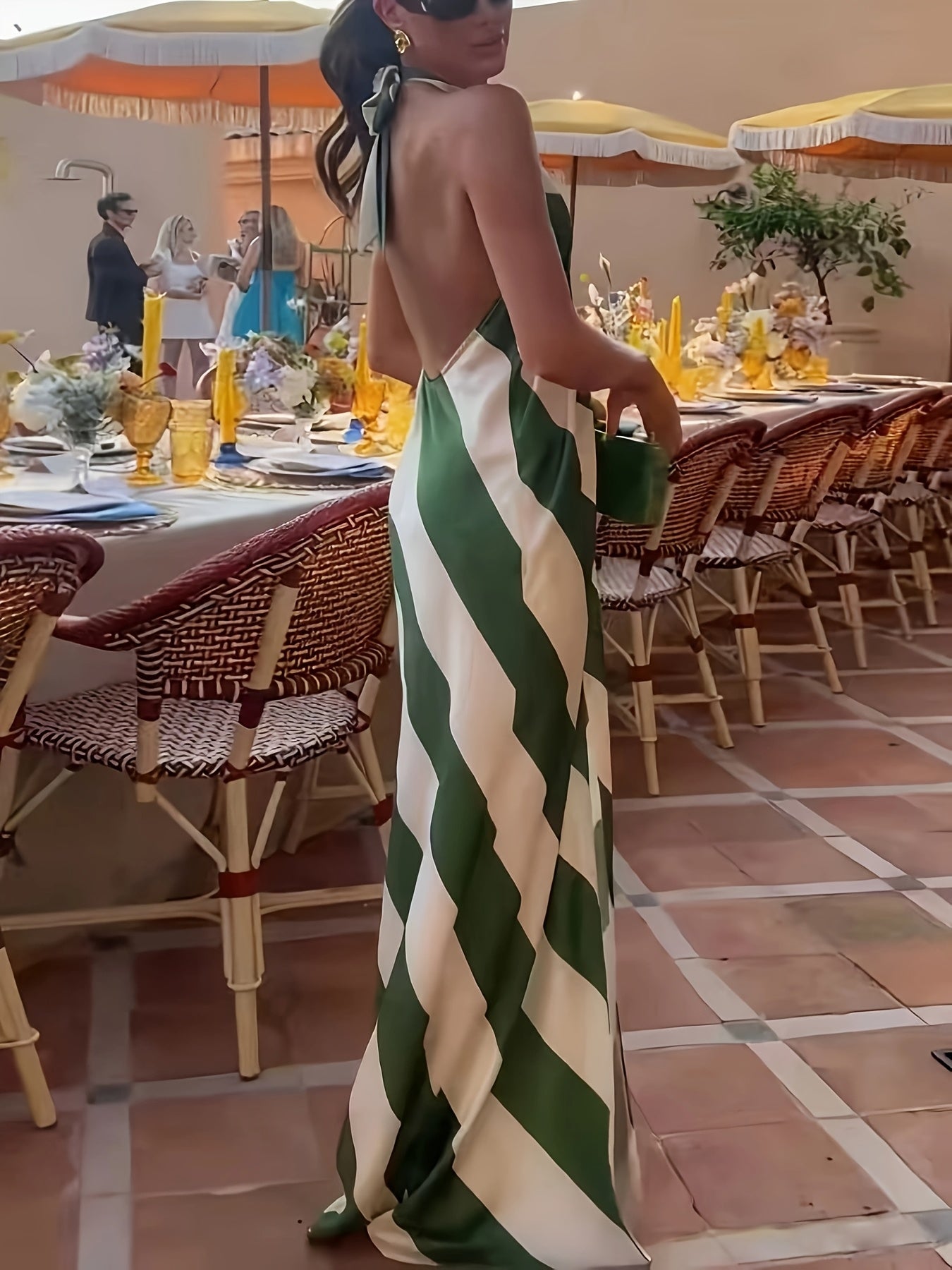 Damen Maxikleid mit Neckholder und Streifenmuster – Elegantes Sommerkleid für Feste und Gartenpartys