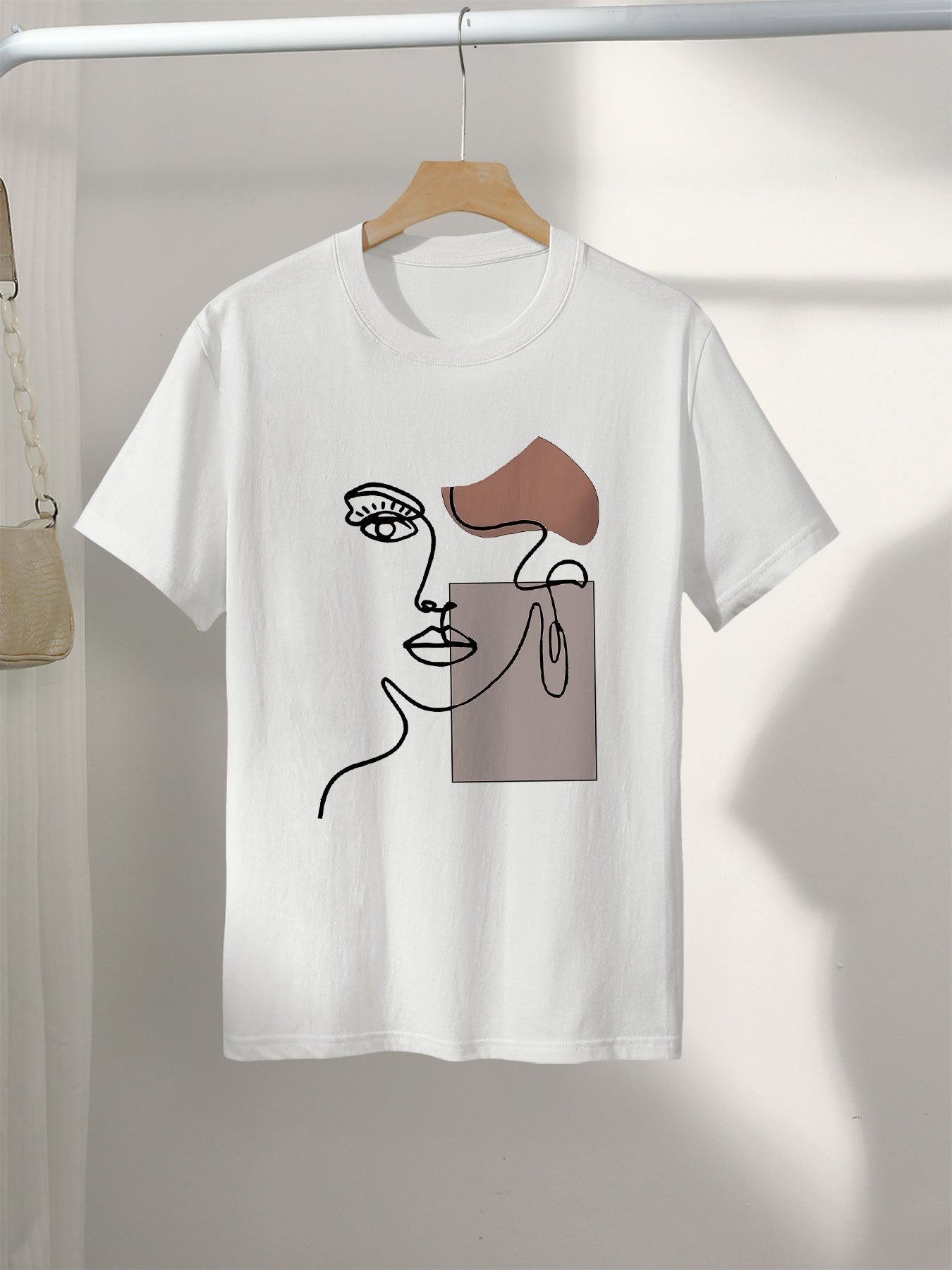 Damen T-Shirt mit abstraktem Gesicht Print – Modernes Kunst Design, Freizeitstil, ideal für Alltag und Streetwear