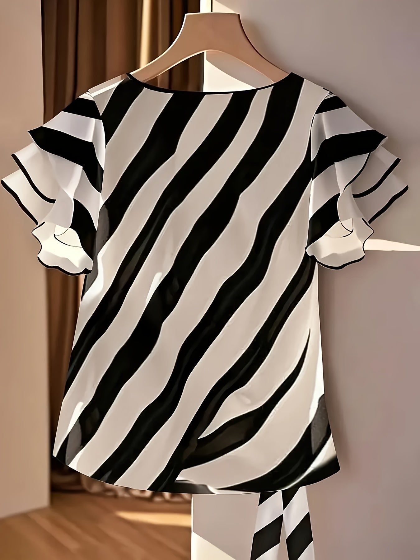 Damen Bluse mit Streifenmuster und Volantärmeln – Elegante Wickelbluse für Büro und Freizeit