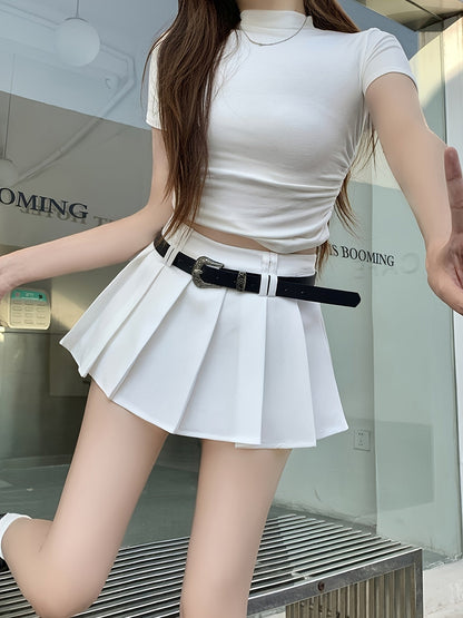 Damen Mini Faltenrock mit Gürtel und Sexy Crop Bluse – Modischer Streetwear-Look