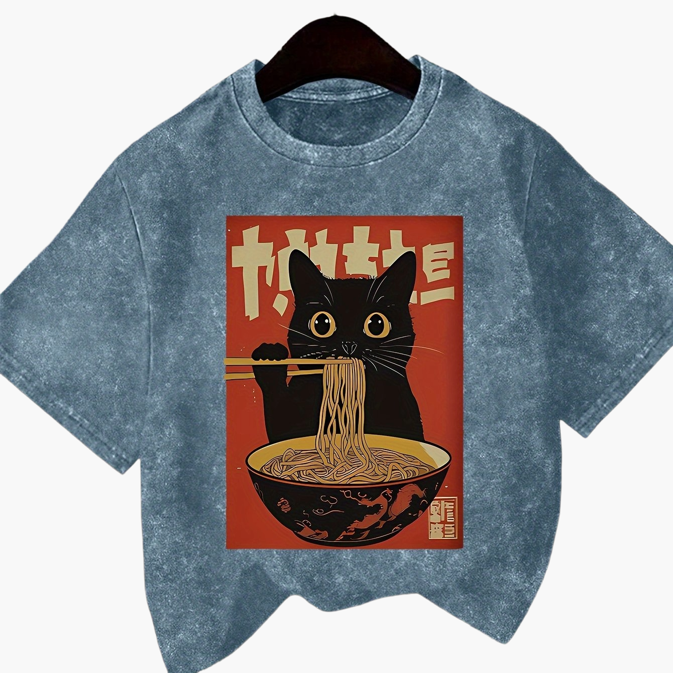 Damen Vintage T-Shirt mit Katze und Ramen-Nudeln – Lustiges Grafikshirt für Alltag und Freizeit