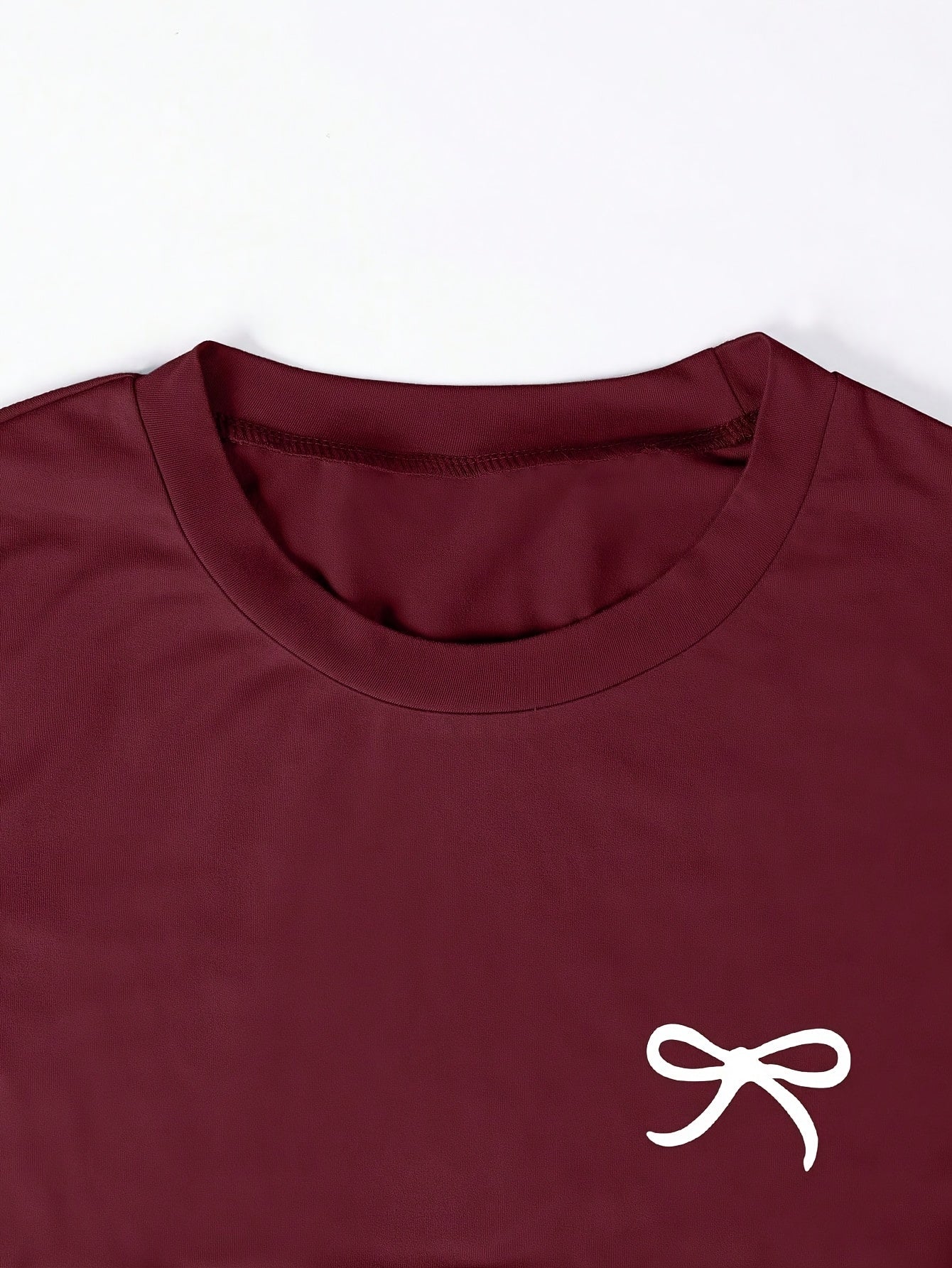 Damen T-Shirt mit Schleifenstickerei und Raffungen – Modisches Kurzarmshirt für Freizeit und Alltag