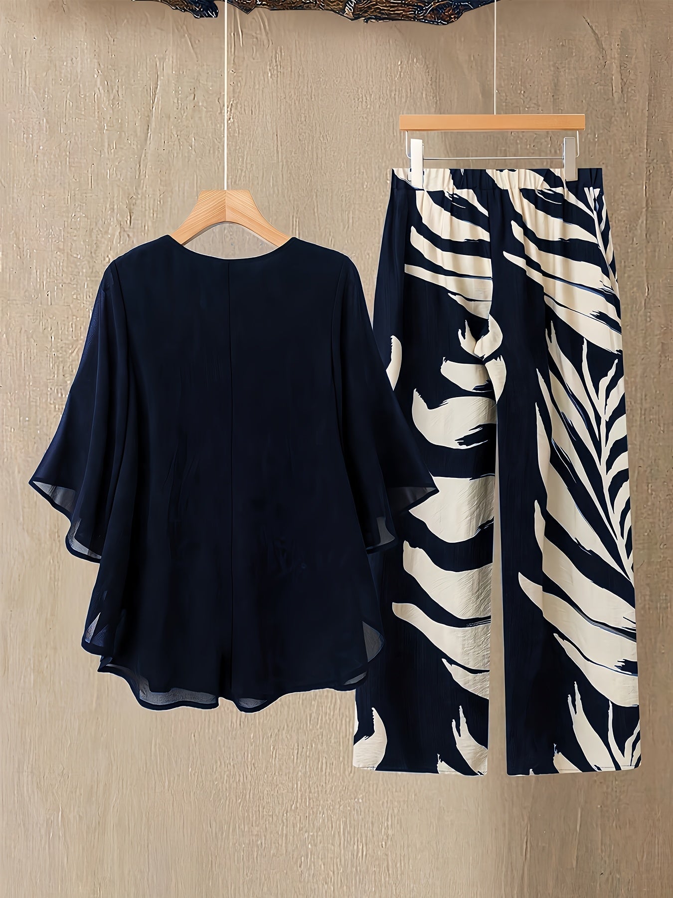 Damen Zweiteiler Set Elegant – Weite Bluse mit Rundhalsausschnitt und Tropenprint Hose, Perfekt für Urlaub und Sommer
